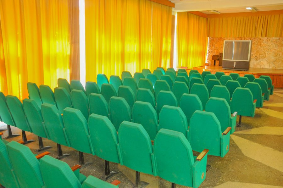 Актовый зал в санатории Лесная Поляна в городе Пятигорске - фотография