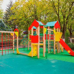 Детская площадка в санатории Лесная Поляна в городе Пятигорске - фотография