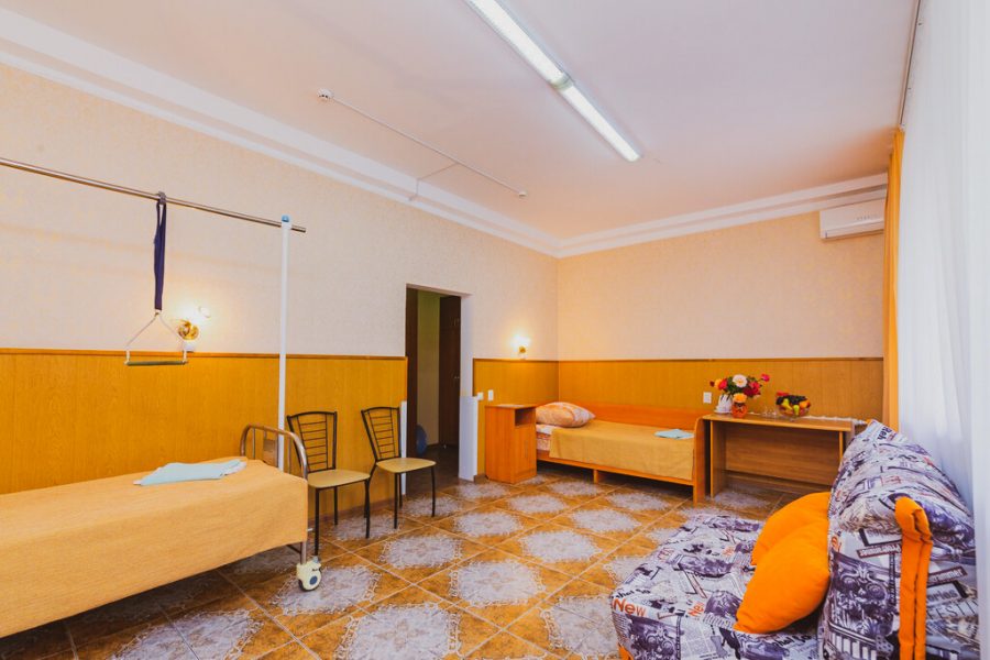 Двухместный номер 1 категории комфорт в спинальном отделении в санатории Лесная Поляна в городе Пятигорске - фотография