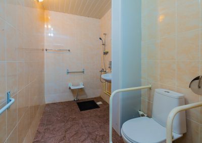 Двухместный номер 1 категории комфорт в спинальном отделении в санатории Лесная Поляна в городе Пятигорске - фотография