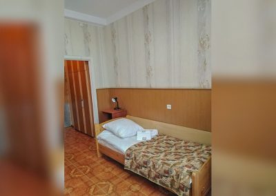 Двухместный номер в 1 корпусе 2 категории в кардиологическом отделении в санатории Лесная Поляна в городе Пятигорске - фотография