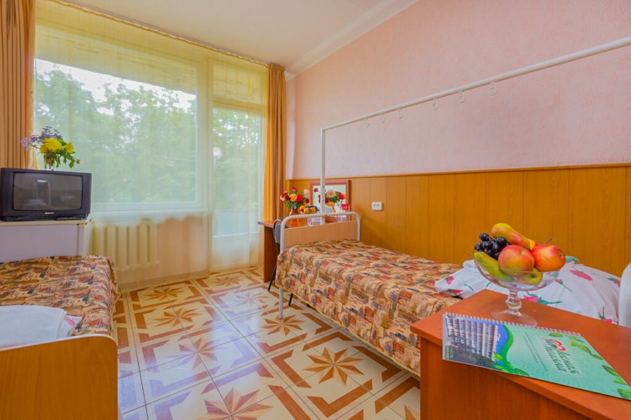 Двухместный номер 2 категории стандарт в спинальном отделении в санатории Лесная Поляна в городе Пятигорске - фотография