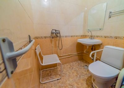 Двухместный номер 2 категории стандарт в спинальном отделении в санатории Лесная Поляна в городе Пятигорске - фотография