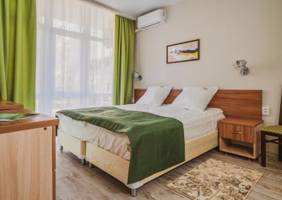 Двухместный двухкомнатный номер ПК в общетерапевтическом отделении в санатории Лесная Поляна в городе Пятигорске - фотография