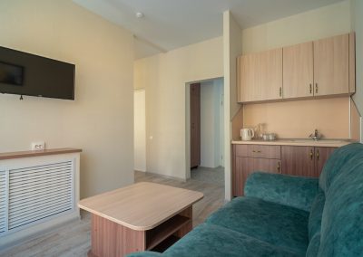 Двухместный двухкомнатный номер ПК в общетерапевтическом отделении в санатории Лесная Поляна в городе Пятигорске - фотография