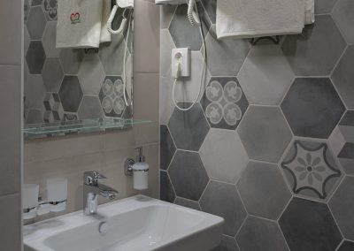 Двухместный двухкомнатный номер ПК в общетерапевтическом отделении в санатории Лесная Поляна в городе Пятигорске - фотография