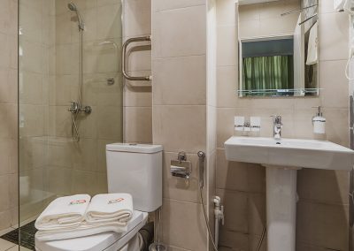 Двухместный двухкомнатный номер ПК в общетерапевтическом отделении в санатории Лесная Поляна в городе Пятигорске - фотография