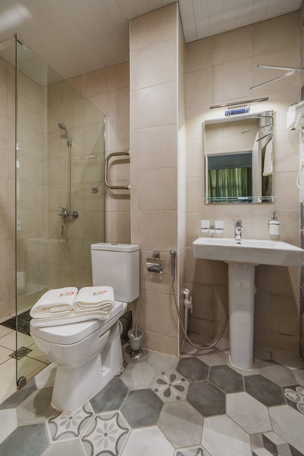 Двухместный двухкомнатный номер ПК в общетерапевтическом отделении в санатории Лесная Поляна в городе Пятигорске - фотография