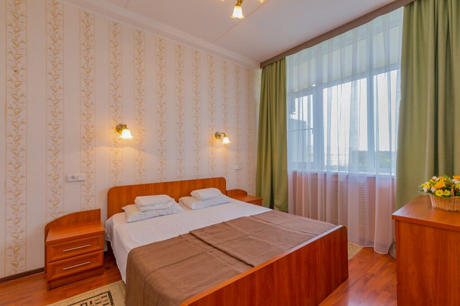 Двухместный двухкомнатный номер ПК в общетерапевтическом отделении в санатории Лесная Поляна в городе Пятигорске - фотография