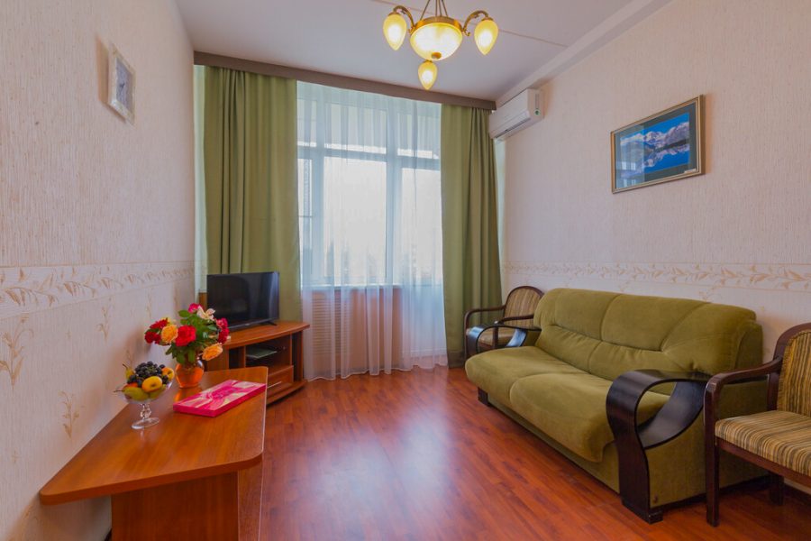 Двухместный двухкомнатный номер ПК в общетерапевтическом отделении в санатории Лесная Поляна в городе Пятигорске - фотография