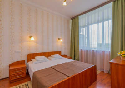 Номер 2 местный 2 комнатный 1 категории в санатории Лесная Поляна в городе Пятигорске - фотография