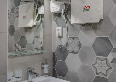 Двухместный номер ПК 2 корпус 1 этаж в кардиологическом отделении в санатории Лесная Поляна в городе Пятигорске - фотография