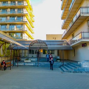 Фасад санатория Лесная Поляна в городе Пятигорске - фотография