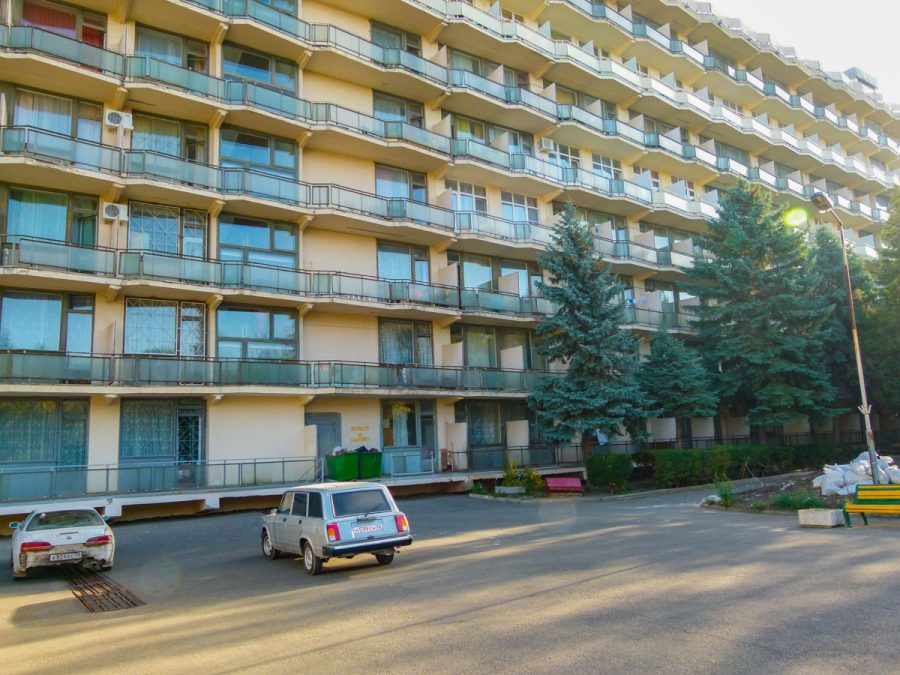 Фасад санатория Лесная Поляна в городе Пятигорске - фотография