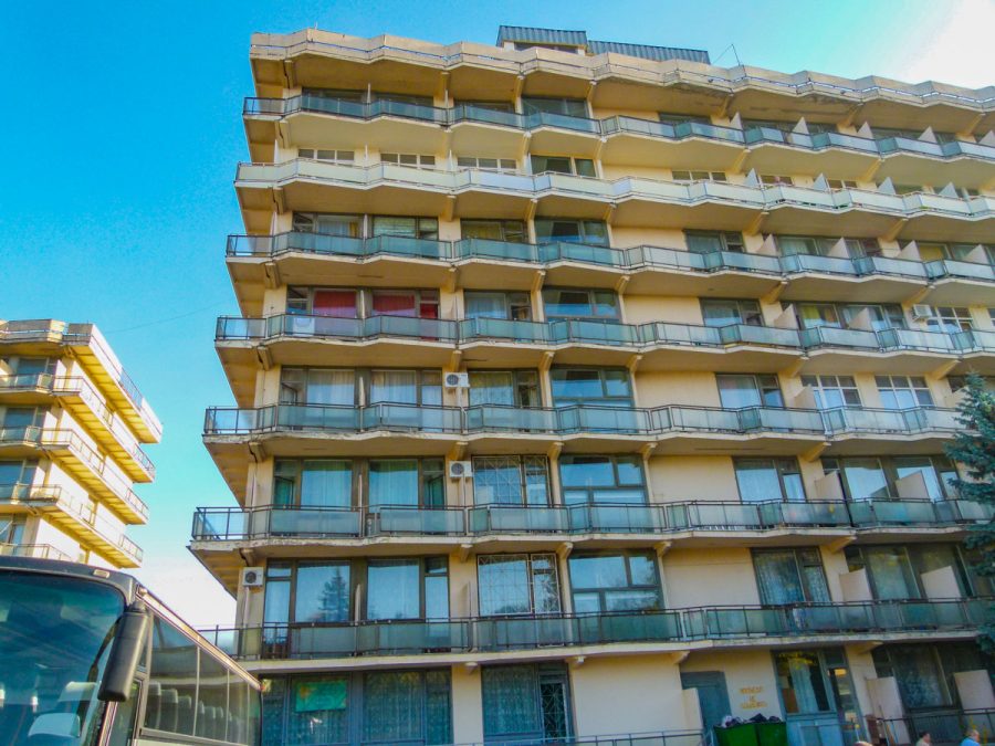 Фасад санатория Лесная Поляна в городе Пятигорске - фотография