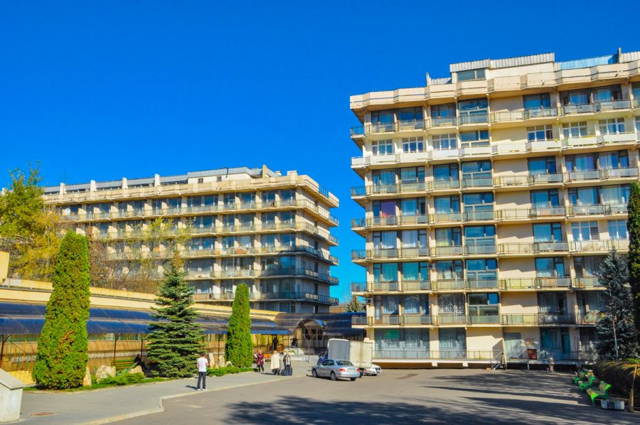 Фасад санатория Лесная Поляна в городе Пятигорске - фотография