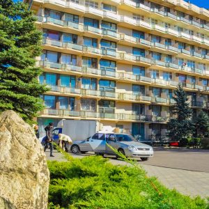 Фасад санатория Лесная Поляна в городе Пятигорске - фотография