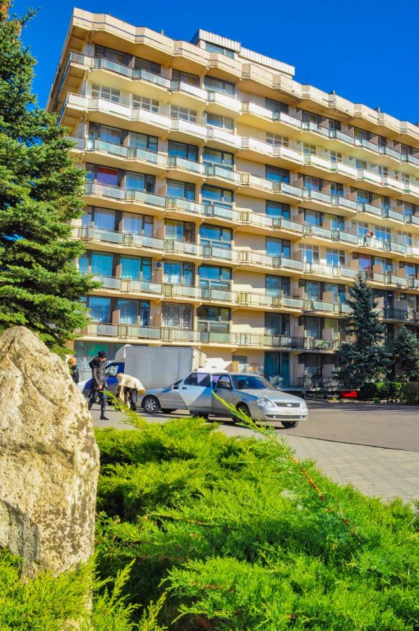 Фасад санатория Лесная Поляна в городе Пятигорске - фотография
