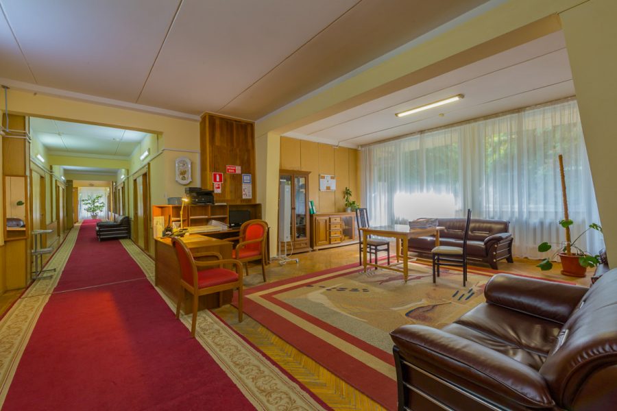 Холл в санатории Лесная Поляна в городе Пятигорске - фотография