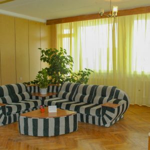 Холл в санатории Лесная Поляна в городе Пятигорске - фотография