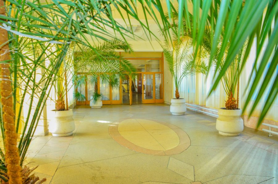 Холл в санатории Лесная Поляна в городе Пятигорске - фотография