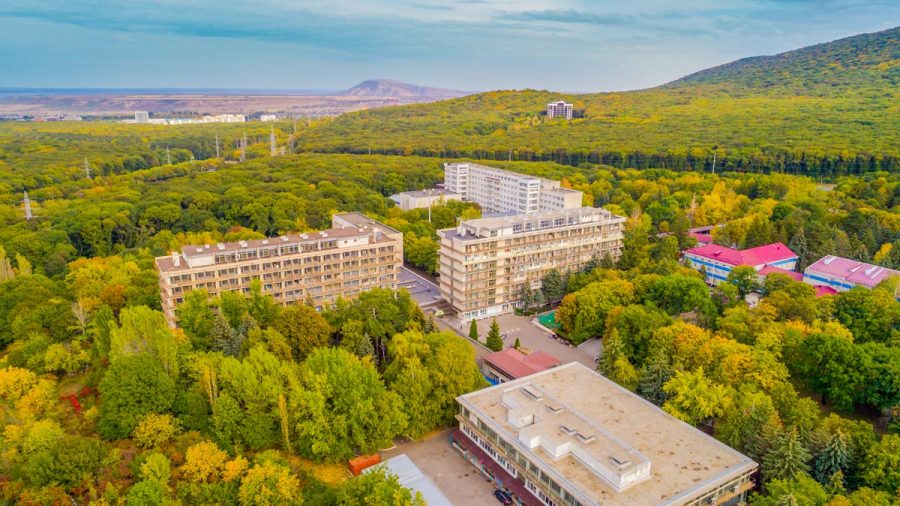 Общий вид санатория Лесная Поляна в городе Пятигорске - фотография