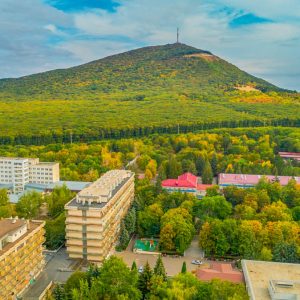 Общий вид санатория Лесная Поляна в городе Пятигорске - фотография