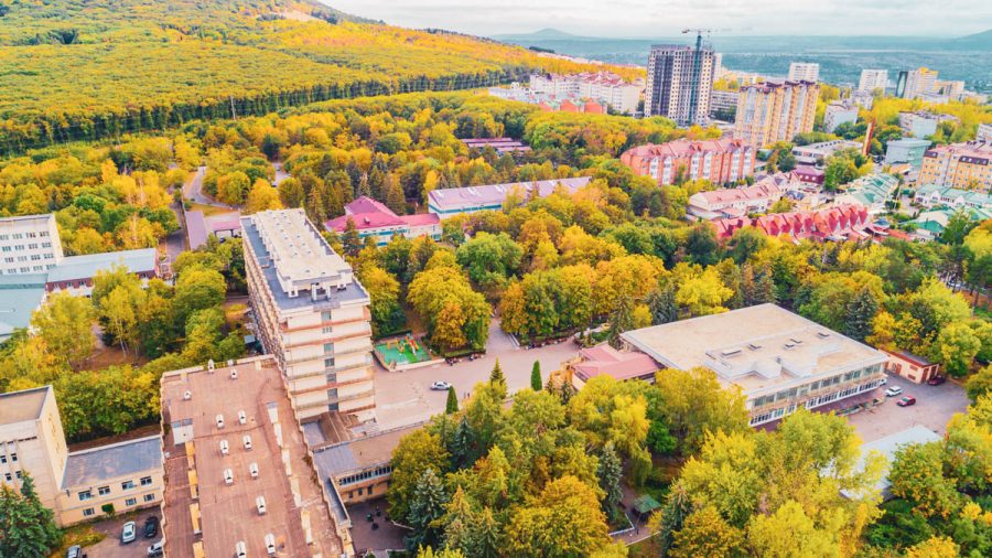 Общий вид санатория Лесная Поляна в городе Пятигорске - фотография