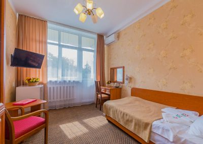 Одноместный номер 1 категории комфорт в общетерапевтическом отделении в санатории Лесная Поляна в городе Пятигорске - фотография