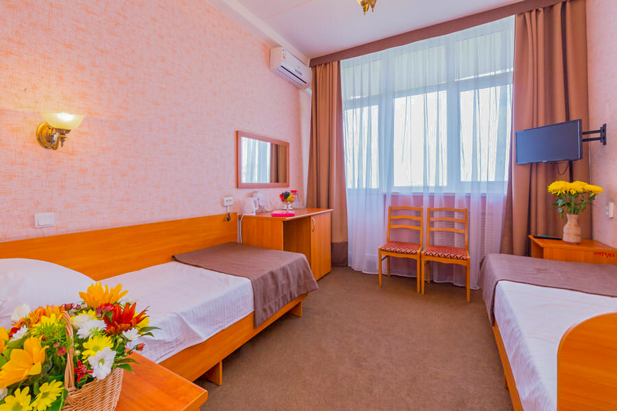 Одноместный номер 1 категории комфорт в общетерапевтическом отделении в санатории Лесная Поляна в городе Пятигорске - фотография