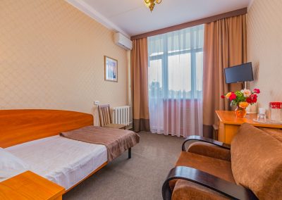 Одноместный номер 2 категории стандарт в общетерапевтическом отделении в санатории Лесная Поляна в городе Пятигорске - фотография