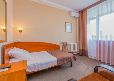 Одноместный номер 2 категории стандарт в общетерапевтическом отделении в санатории Лесная Поляна в городе Пятигорске - фотография