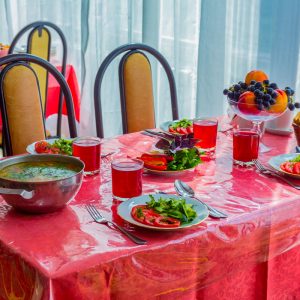 Обеденный зал в санатории Лесная Поляна в городе Пятигорске - фотография