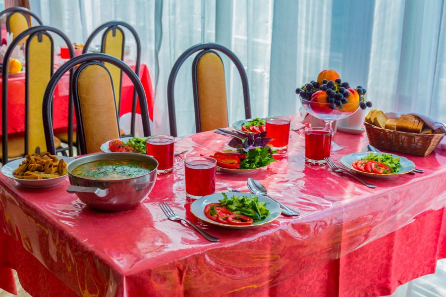 Обеденный зал в санатории Лесная Поляна в городе Пятигорске - фотография