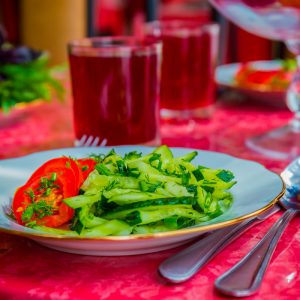 Обеденный зал в санатории Лесная Поляна в городе Пятигорске - фотография