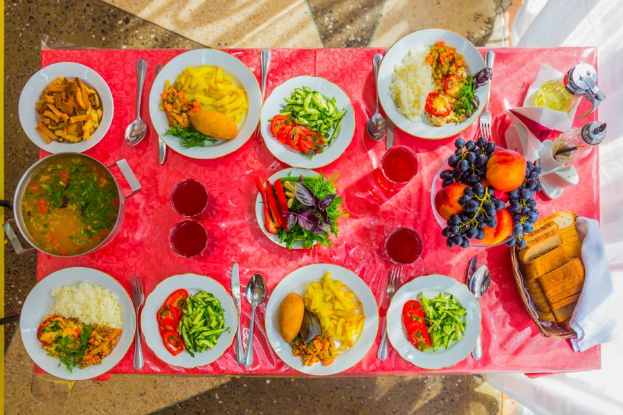 Обеденный зал в санатории Лесная Поляна в городе Пятигорске - фотография