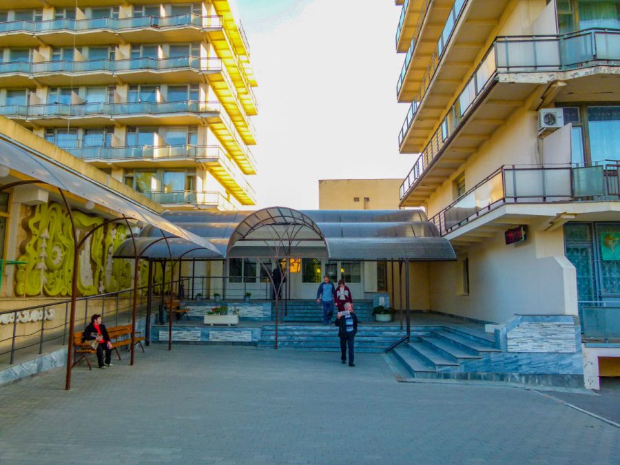 Территория в санатории Лесная Поляна в городе Пятигорске - фотография