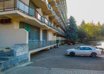 Территория в санатории Лесная Поляна в городе Пятигорске - фотография