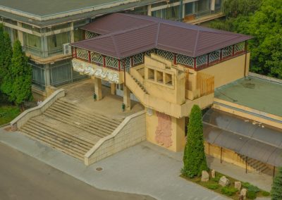 Территория в санатории Лесная Поляна в городе Пятигорске - фотография