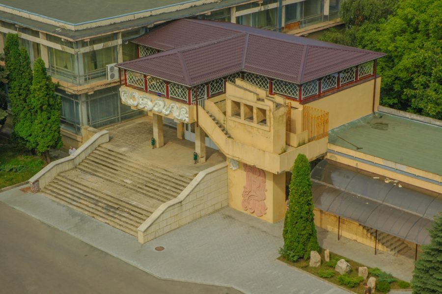 Территория в санатории Лесная Поляна в городе Пятигорске - фотография