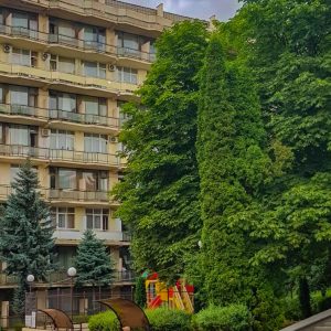 Территория в санатории Лесная Поляна в городе Пятигорске - фотография