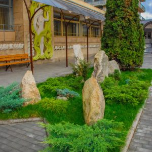Территория в санатории Лесная Поляна в городе Пятигорске - фотография