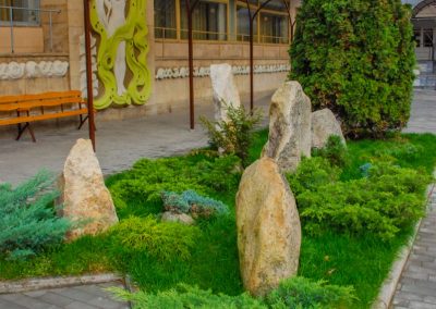 Территория в санатории Лесная Поляна в городе Пятигорске - фотография