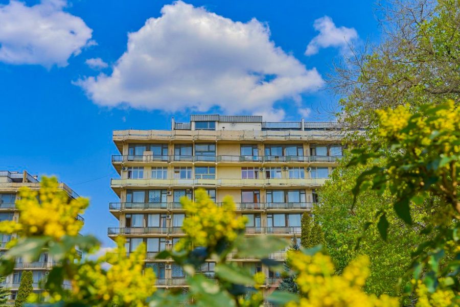 Территория в санатории Лесная Поляна в городе Пятигорске - фотография