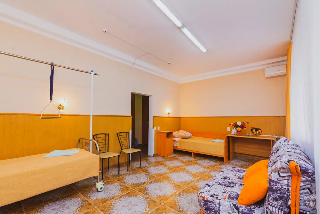 Двухместный номер 1 категории комфорт в спинальном отделении в санатории Лесная Поляна в городе Пятигорске - фотография