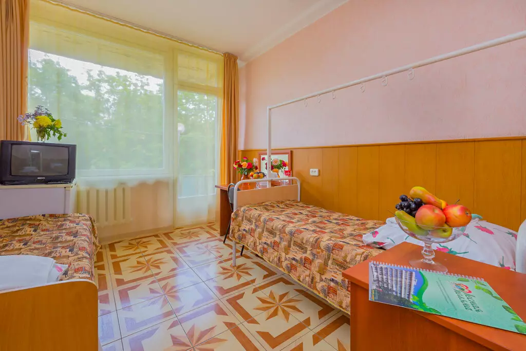 Двухместный номер 2 категории стандарт в спинальном отделении в санатории Лесная Поляна в городе Пятигорске - фотография