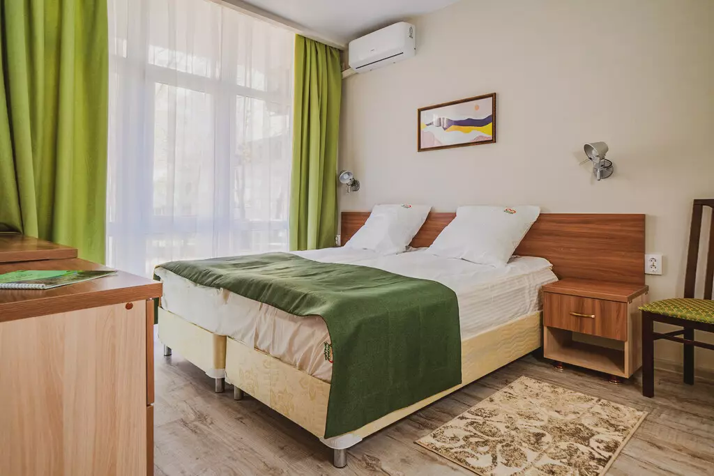 Двухместный двухкомнатный номер ПК в общетерапевтическом отделении в санатории Лесная Поляна в городе Пятигорске - фотография