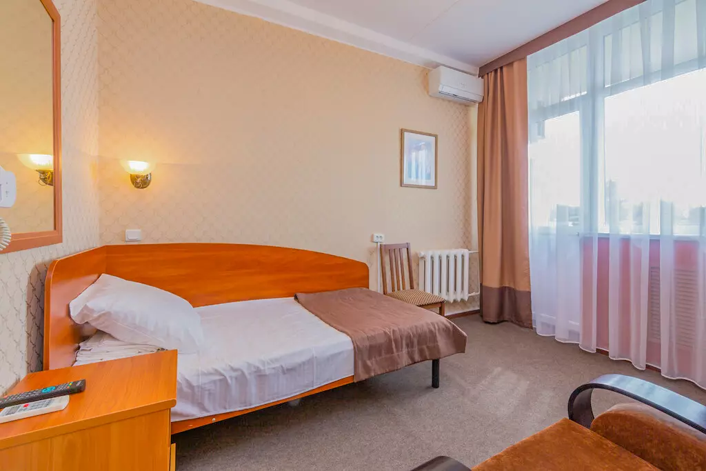 Одноместный номер 2 категории стандарт в общетерапевтическом отделении в санатории Лесная Поляна в городе Пятигорске - фотография
